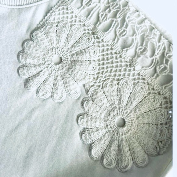 American Eagle Embroidered Floral Crewneck Sweatshirt Size S Flowers Casual - Picture 3 of 5